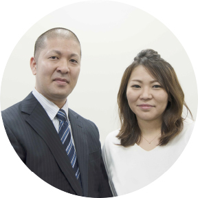 ドコモショップ 北那覇店 法人営業担当 兼島 章(写真左)/株式会社ドコモCS九州 沖縄支店 法人営業部 玉木 愛子(写真右)