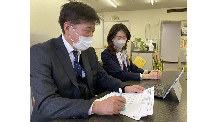 常務理事 宗和 恭志さん(写真手前)