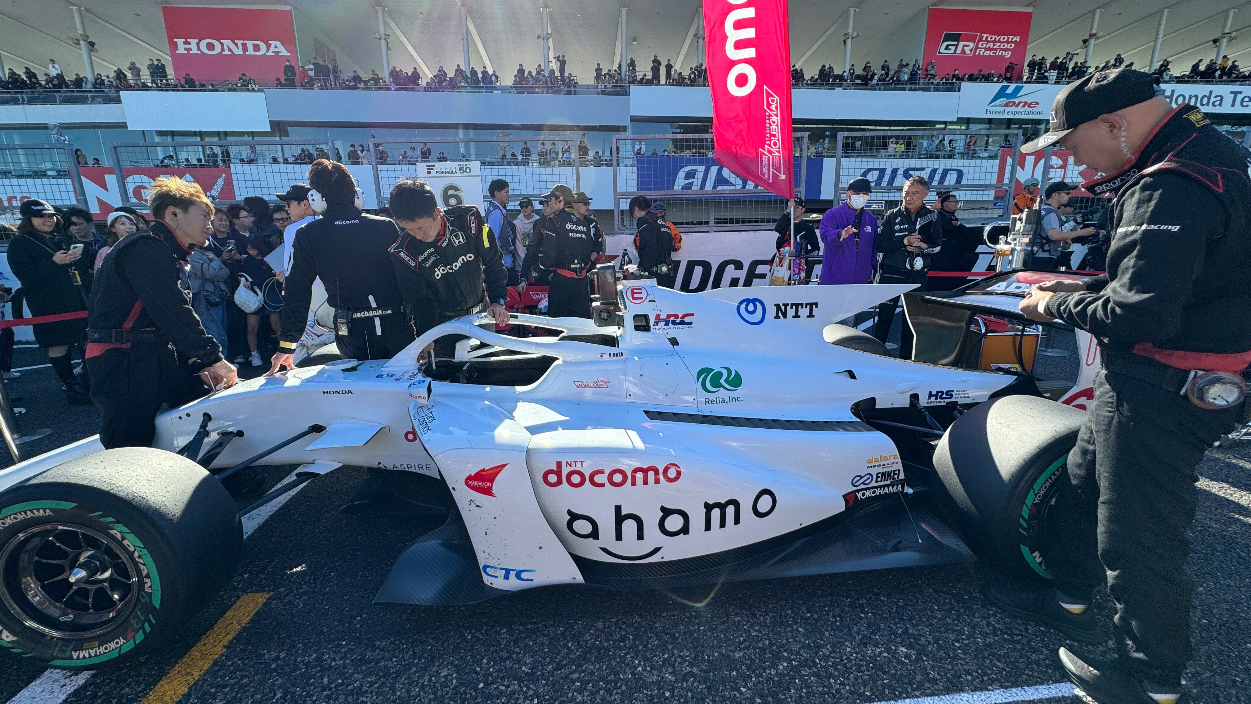 レース前チームミーティングの様子