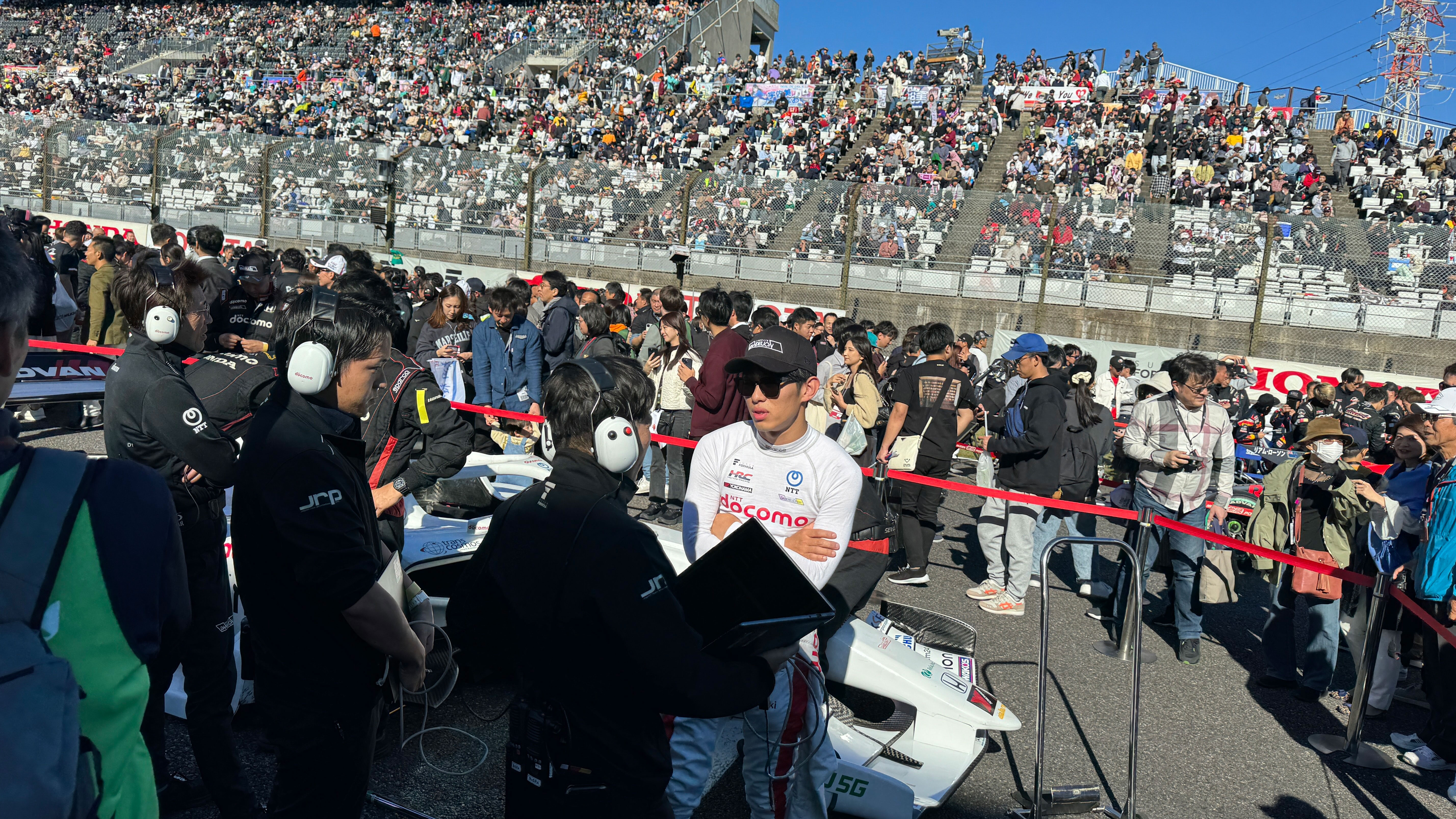 打ち合わせ中の太田選手