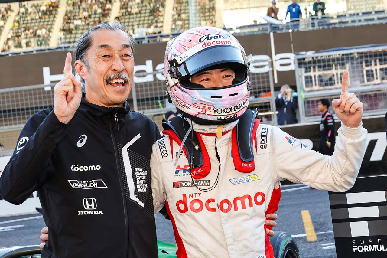 ガッツポーズをする太田選手