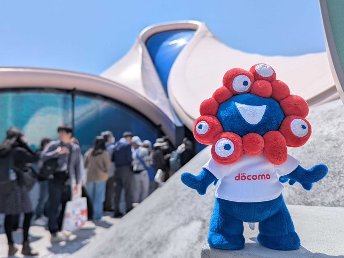 ドコモの服を着たミャクミャク