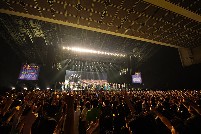 盛り上がるライブ会場