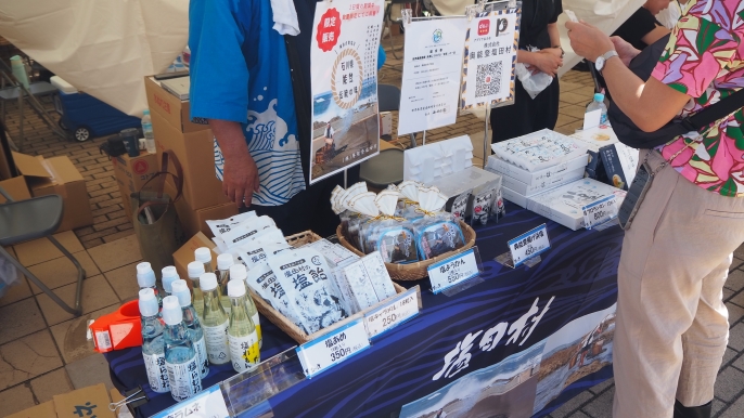 応援消費マルシェ 売り場の様子(塩あめ・塩ようかんなど)