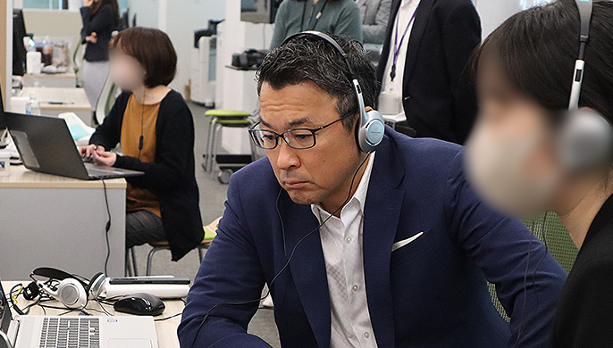 実際のお客さまとのやりとりをモニタリングする前田社長②