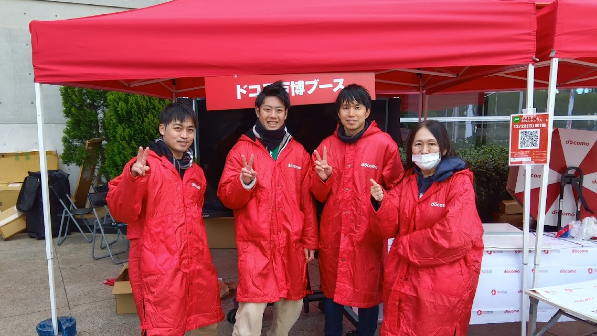 ドコモ×大阪・関西万博ブースでの集合写真
