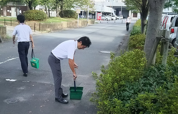 佐賀支店周辺ボランティア清掃実施の写真