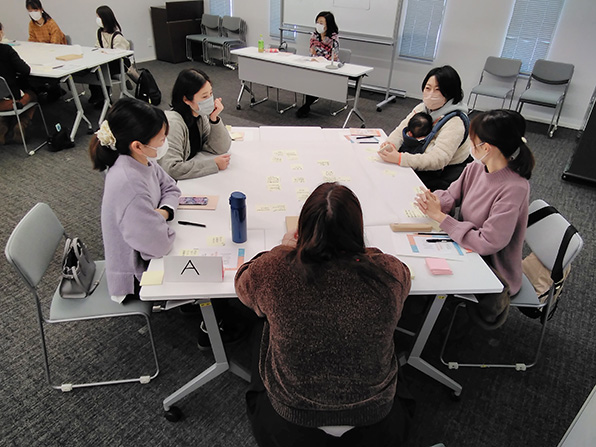 写真:子どものしつけを学ぶためのワークショップ