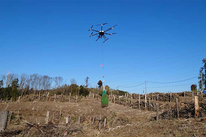 ドローンが飛行する様子