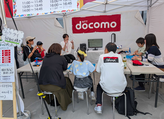 スマホ分解体験イベントの様子
