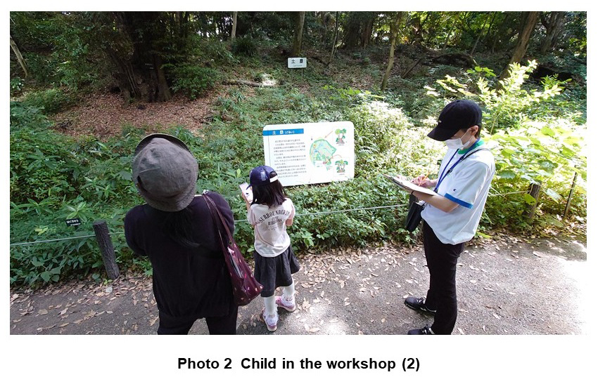 Photo 2  Child in the workshop (2)