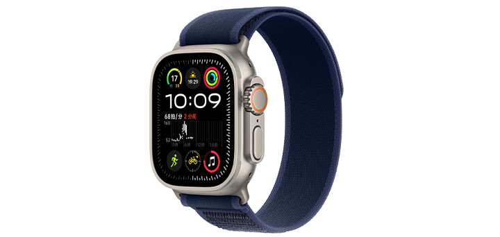 Apple Watch ultra 2 49mm ナチュラルチタニウムケースとブルートレイルループ