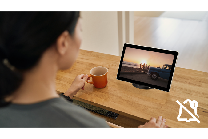 長時間の映画やドラマを快適に楽しめる通知制限モード※7&専用スタンド付き。
