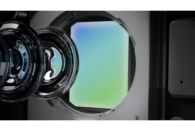 暗所も鮮明に写し取る。光学式手ブレ補正対応大型1インチ超えセンサー。