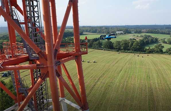 写真：Skydio 2での鉄塔点検