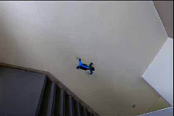写真：Skydio 2による屋内の自律飛行