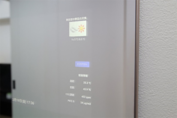 各種情報を表示できるスマートミラー(健康情報・空気環境センサー情報・周辺天気など)