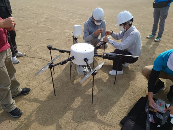 イメージ:「ドローン中継局」の飛行訓練 訓練模様