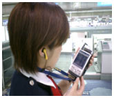 発着便情報閲覧システムと端末を使用した時のイメージ写真