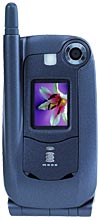 ムーバN505i<アッシュブラック>の製品本体の背面(折りたたみ時)の写真
