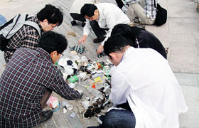2009年10月ビーチクリーンアップの様子のイメージ