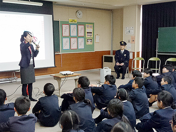 広島県警とのコラボによる安全教室の様子