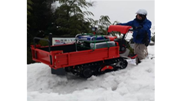 雪上運搬車