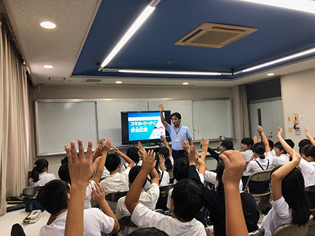 スマホ・ケータイ安全教室の風景/堺市立平尾小学校