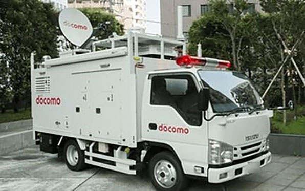 写真：災害対策に使用する車両の一例（大型移動基地局車）