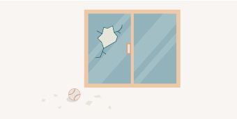 窓ガラスが野球ボールで割れた画像