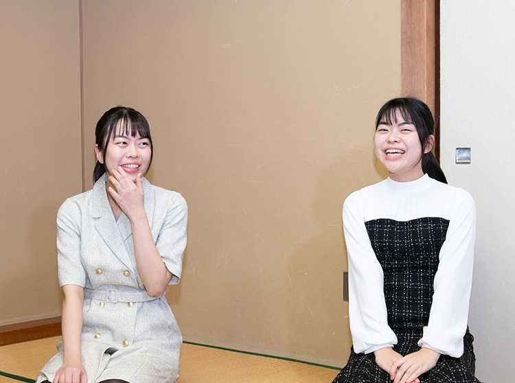 ドコモ杯女流棋聖戦 | 上野梨紗 初タイトル獲得 | インタビューに答える女流棋士の3人