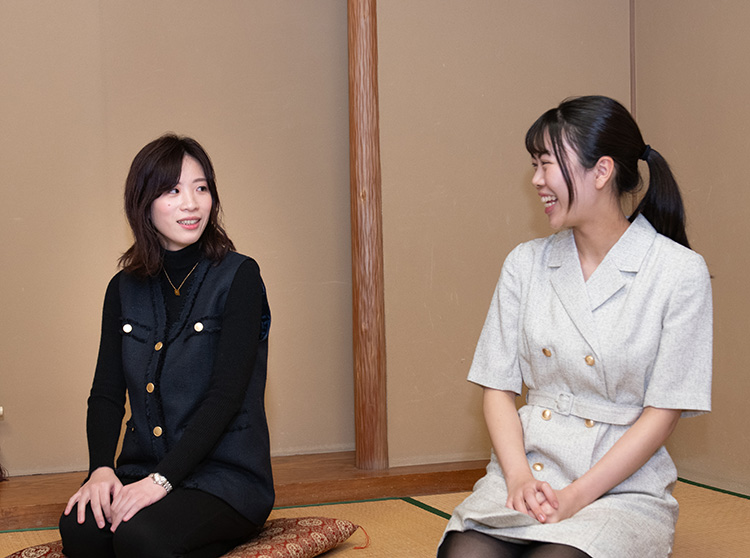 ドコモ杯女流棋聖戦 | 上野梨紗 初タイトル獲得 | インタビューに答える女流棋士の3人