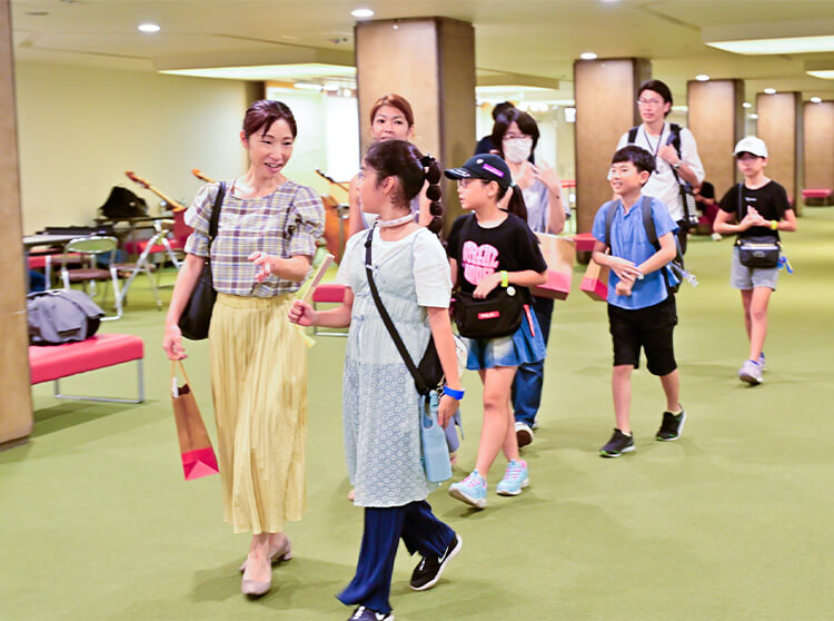 ＮＨＫ交響楽団 | 2025 ドコモ未来フィールド | 参加者達がNHKホールに入場した様子