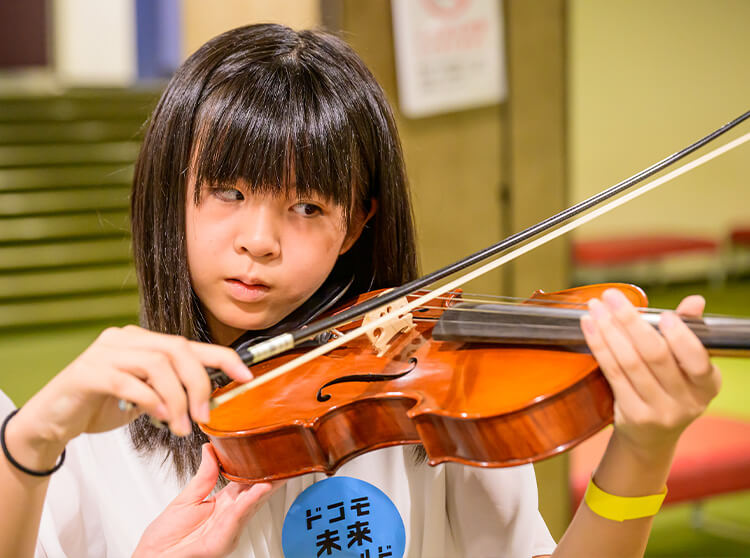ＮＨＫ交響楽団 | 2025 ドコモ未来フィールド | 楽器体験の様子