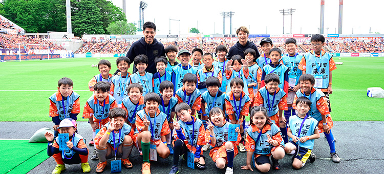 大宮アルディージャ | 大宮アルディージャ 2024 ドコモ未来フィールド | 体験イベント参加者の集合写真