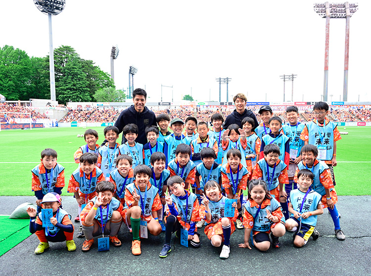 大宮アルディージャ | 大宮アルディージャ 2024 ドコモ未来フィールド | 体験イベント参加者の集合写真