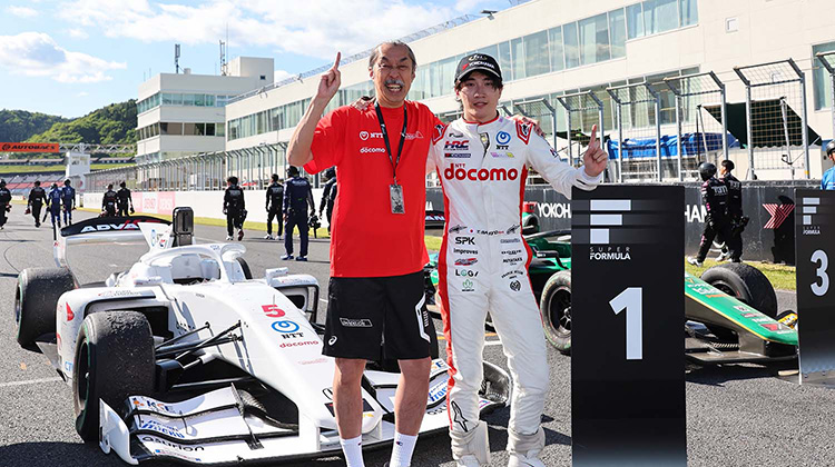 ダンディライアンレーシング | ダンディライアンレーシング 牧野任祐選手悲願の初優勝 | 村岡総監督と牧野任祐選手