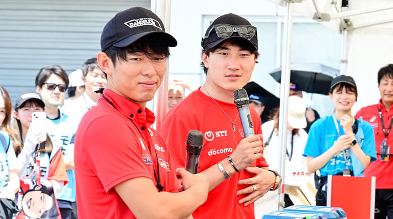 ダンディライアンレーシング | 2024 ドコモ未来フィールド | インタビューに答える牧野選手と太田選手