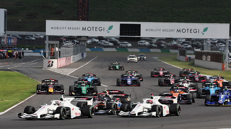 ダンディライアンレーシング | ダンディライアンレーシング 牧野任祐選手今シーズン二度目の優勝 | レース中の様子