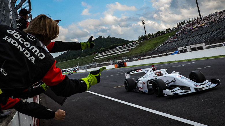 ダンディライアンレーシング | ダンディライアンレーシング 牧野任祐選手今シーズン二度目の優勝 | レース中の様子