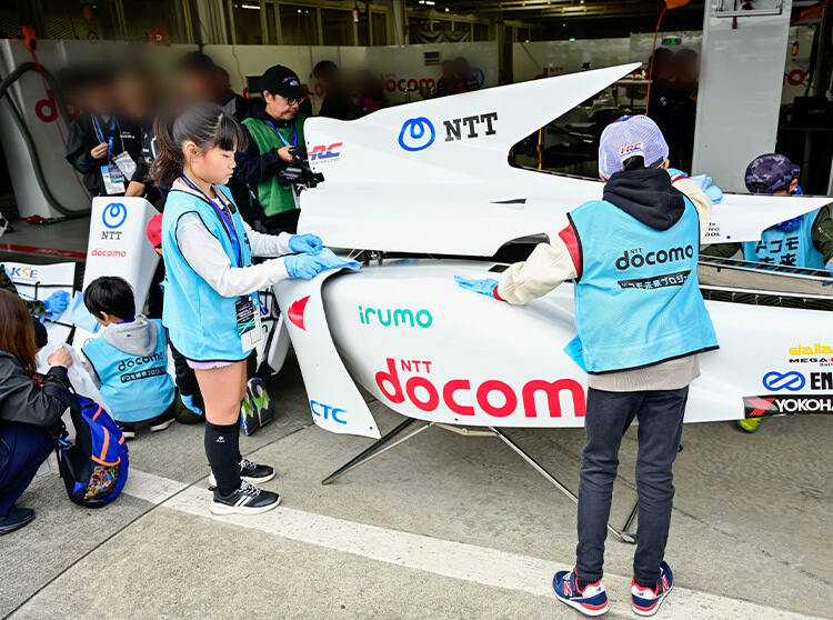 ダンディライアンレーシング | 2024 ドコモ未来フィールド | カウル磨きの体験