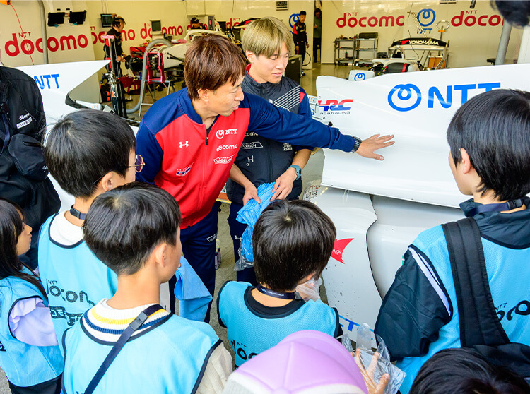 ダンディライアンレーシング | 2025 ドコモ未来フィールド | カウル磨き体験