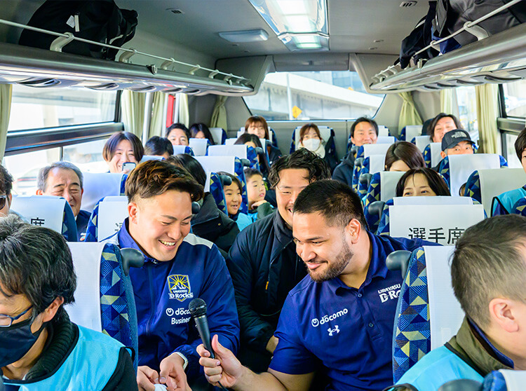 浦安D-Rocks | 2026 ドコモ未来フィールド | バス移動の様子