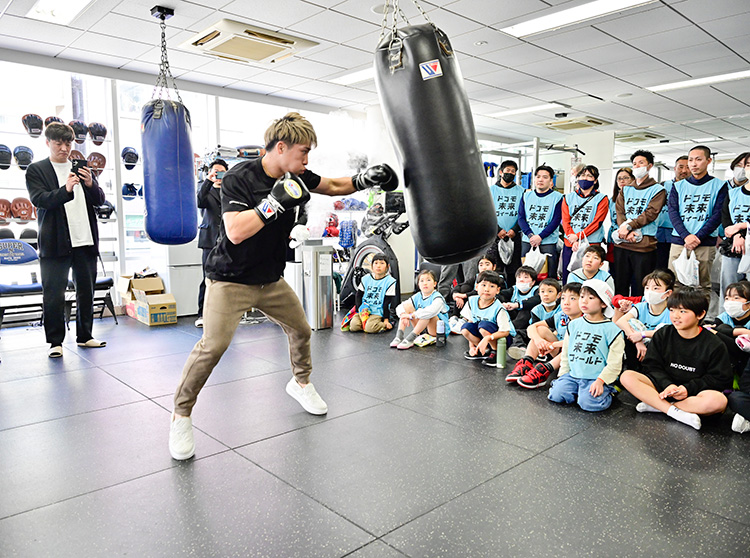 井上尚弥選手&大橋ボクシングジム | 2023 ドコモ未来フィールド | 井上選手のサンドバッグと八重樫トレーナーとのミット打ち