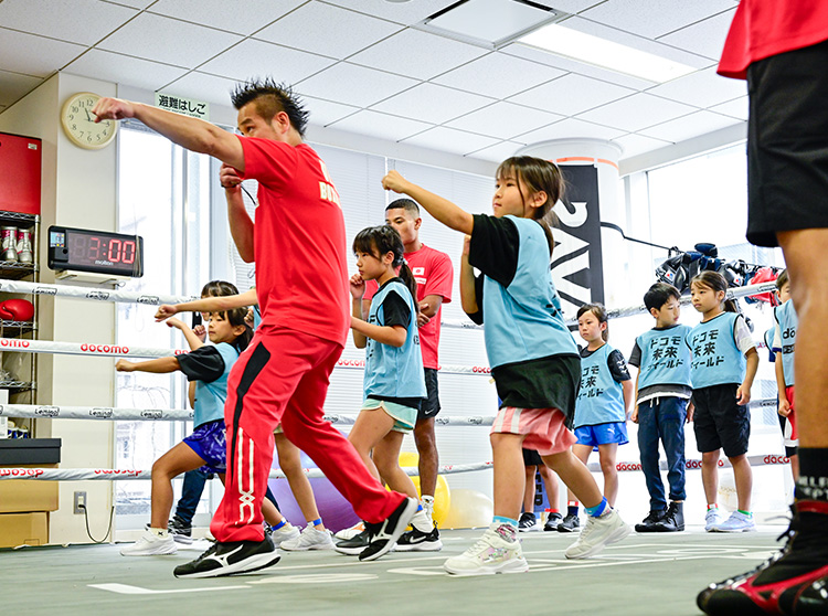 井上尚弥選手&大橋ボクシングジム | 2024 ドコモ未来フィールド | ボクシングの指導を受ける子どもたち