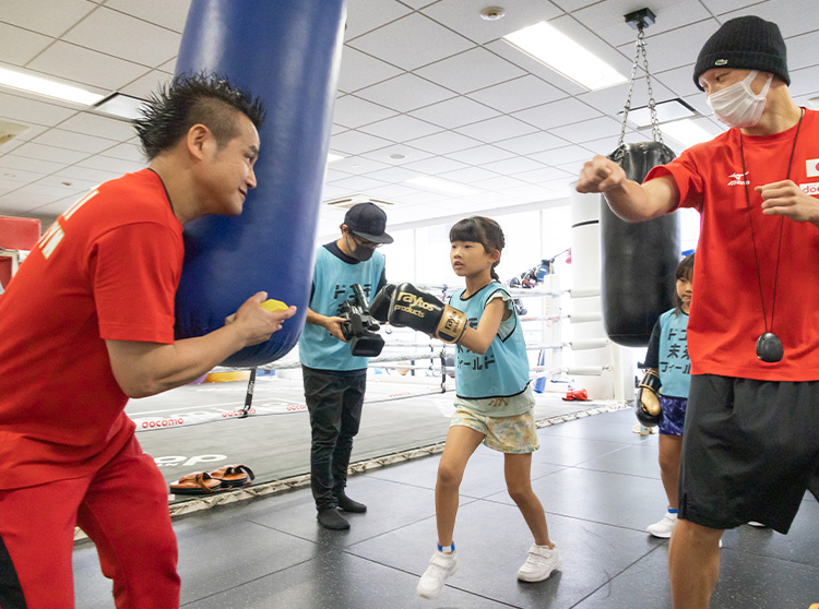 井上尚弥選手&大橋ボクシングジム | 2024 ドコモ未来フィールド | ボクシングの指導を受ける子どもたち