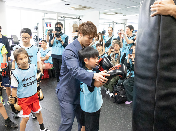 井上尚弥選手&大橋ボクシングジム | 2024 ドコモ未来フィールド | サンドバッグ打ちの様子