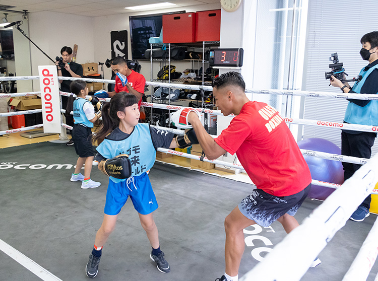井上尚弥選手&大橋ボクシングジム | 2024 ドコモ未来フィールド | ミット打ちと記念撮影の様子