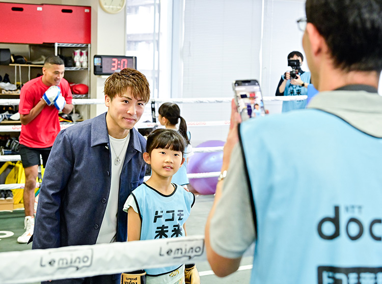 井上尚弥選手&大橋ボクシングジム | 2024 ドコモ未来フィールド | ミット打ちと記念撮影の様子