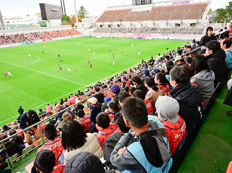 浦安D-Rocks | 2024 ドコモ未来フィールド | 試合を真剣に観戦する参加者の方々